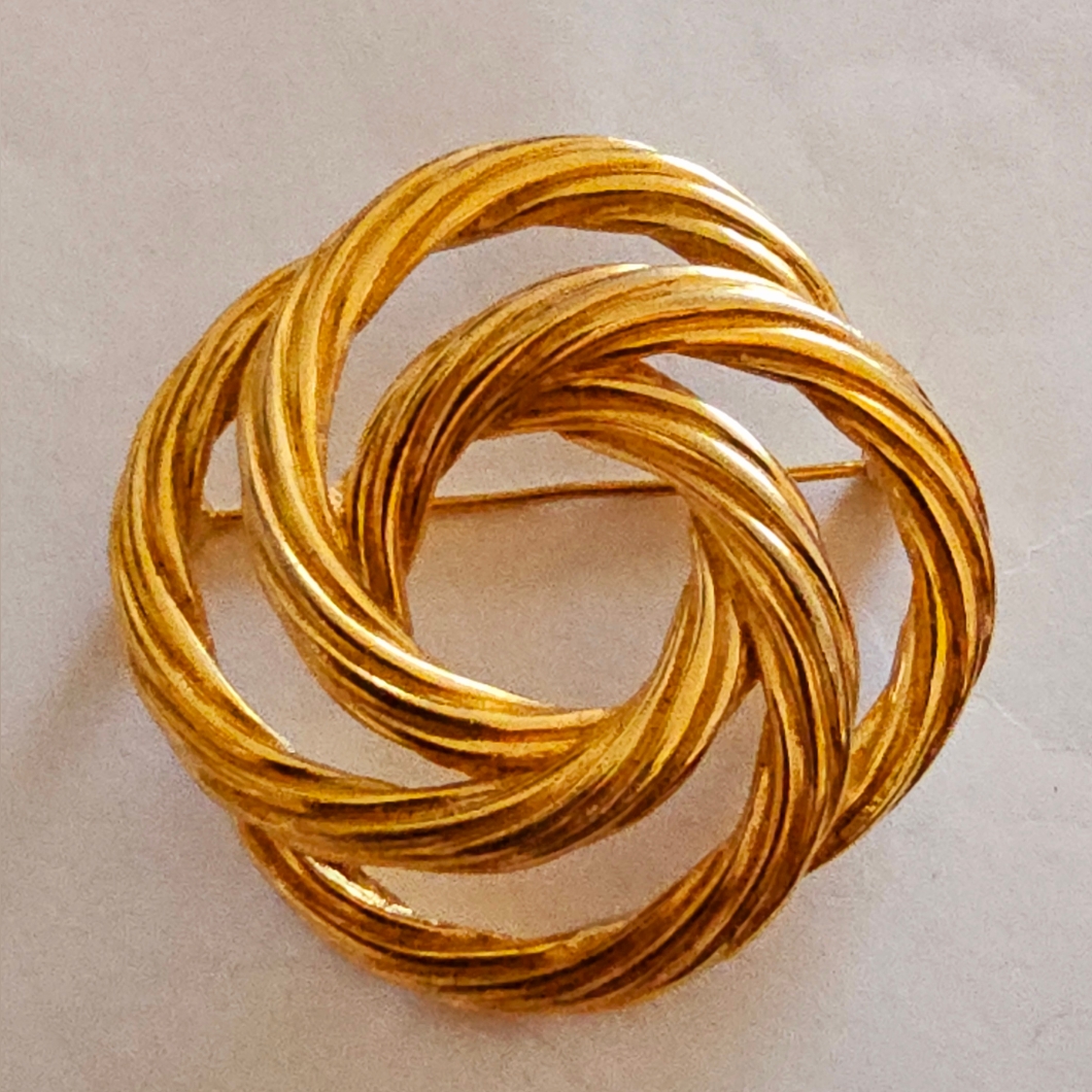 Vintage Monet Twisted Rope Circular Celtic Love Knot Mid Century Like New Luxury 32$